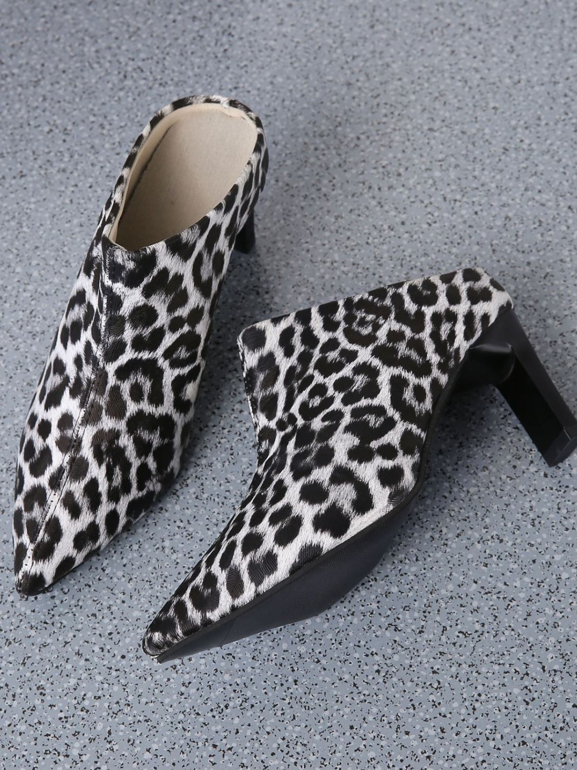 PU Leather Leopard Point Toe Pumps.