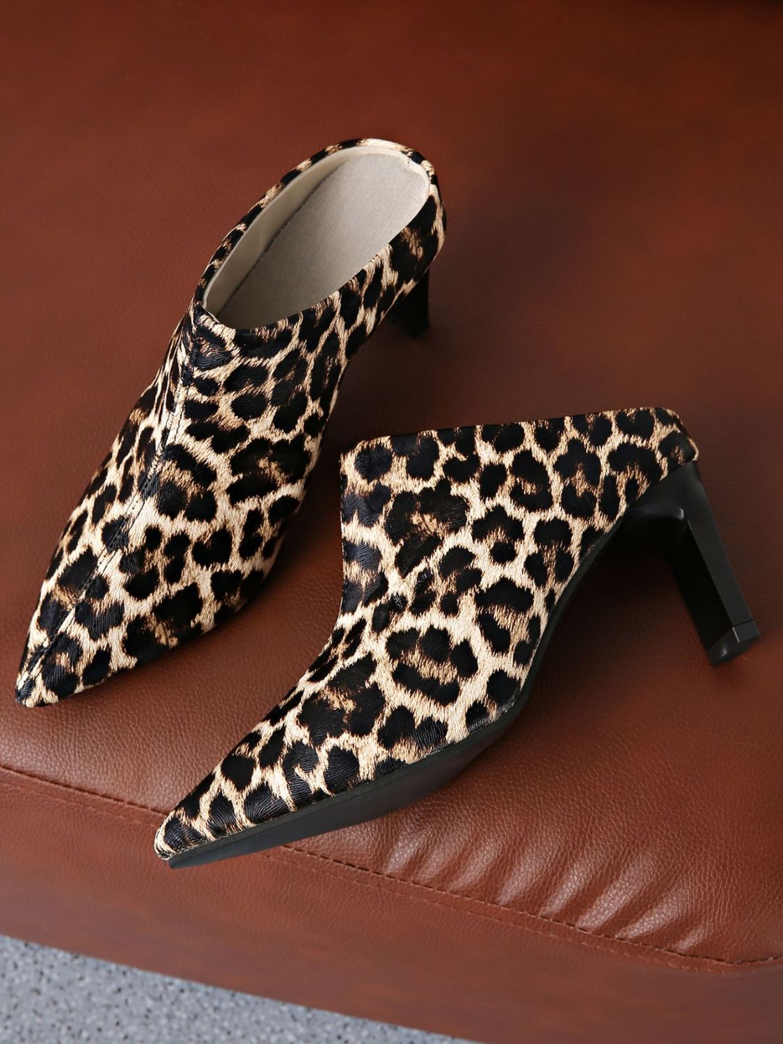 PU Leather Leopard Point Toe Pumps.
