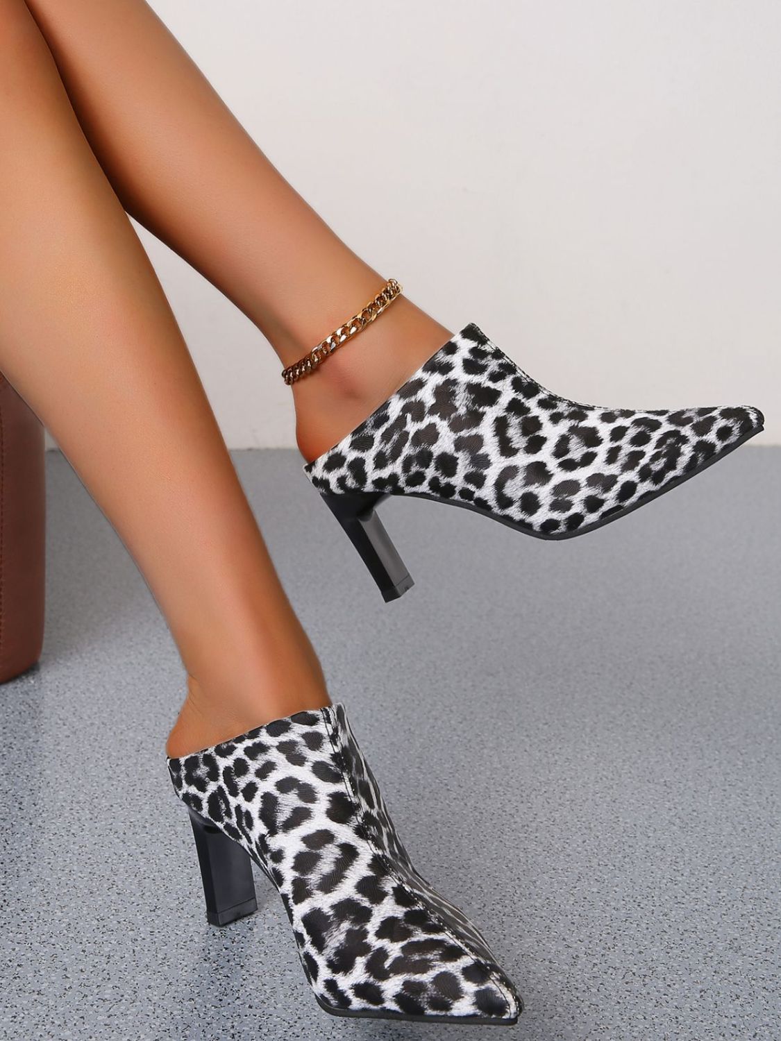 PU Leather Leopard Point Toe Pumps.